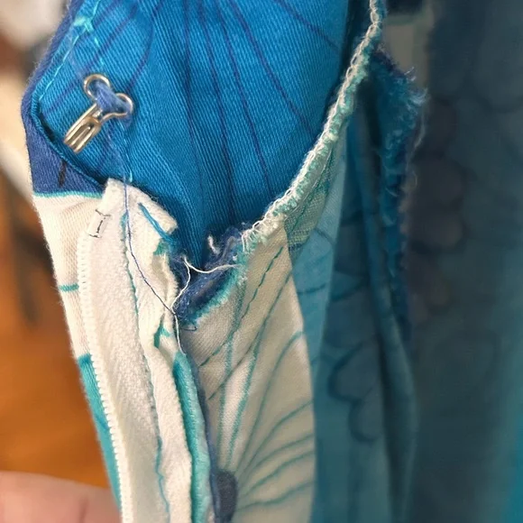 Vintage LIBERTY HOUSE HAWAII Sleeveless Floral Maxi Dress 💙🩵💙 - Picture 8 of 8